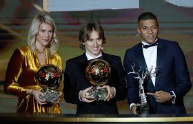Luka modric is a croatian professional footballer who plays as a midfielder for spanish club real madrid and captains the croatia national. Vize Weltmeister Luka Modric Erhalt Ballon D Or