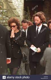 Eric clapton grew up believing that his grandmother, rose, and her second husband, jack clapp, patricia's stepfather, were his parents, and that his mother was actually his older sister. Pa News Foto 28 03 91 Rock Legende Eric Clapton Mit Schauspielerin Lori Del Bei Der Beerdigung In St Maria Magdalena Kirche Ripley Surrey Fur Ihren Sohn Conor 4 Jahre Alt Starb Vor Acht Tagen