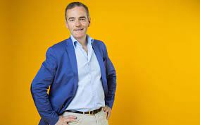 Retrouver toutes les infos sur la vidéo. Franck Ferrand Europe 1 A Voulu Me Declasser J Ai Prefere Partir Le Parisien