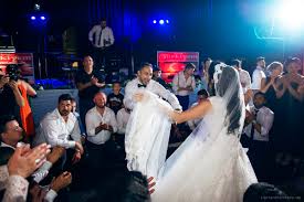 Alle kosten werden auch von ihr übernommen. Eine Wundervolle Farbenfrohe Turkische Hochzeit In Karlsruhe