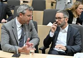 März 1971 in vorau, steiermark) ist ein österreichischer politiker und seit dem 14. Personaldebatte Kickl Stichelt In Fpo Weiter Gegen Hofer Wiener Zeitung Online