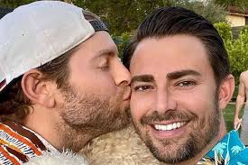 Mean Girls' Jonathan Bennett marries Jaymes Vaughan in sweet ceremony in  Mexico