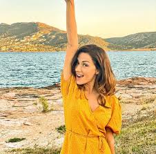 Έγινε ιδιαίτερα γνωστή στο ευρύ κοινό από τους πρωταγωνιστικούς της ρόλους σε δημοφιλής τηλεοπτικές σειρές μεταξύ των οποίων είναι η. Exeis Dei To Spiti Ths Basws Laskarakh Kai Toy Leyterh Soyltatoy Sthn Krhth Kefaloniapress Gr