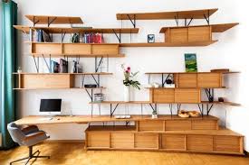 Pour vous aiguiller, notre service vous donnera des infos concernant les possibilités de vente etagere murale bureau, de quoi vous éclairer dans votre sélection. Les Designers De Jo A Ouvrent La Boutique Jo A A Bruxelles Journal Du Design Bureau Avec Etageres De Livres Bureau Courbe Design Lounge