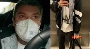 Quello che hai messo nel rossetto mi fa effetto mi hai fatto un altro dispetto, lo fai spesso e mi c. Fedez Un Babbo Natale In Lamborghini Regala Mille Euro A 5 Persone In Difficolta Per Il Covid Il Mattino It