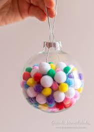 6 Ideas Para Decorar Bolas De Navidad Decorar Bolas De Navidad Bolas De Navidad Adornos Navidenos Hechos En Casa