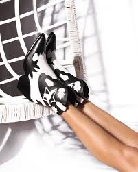 Ricky sarkany ofrece promociones y cupones de descuentos con tarjetas de crédito, tarjetas de débito, cuotas sin interés en zapatos de mujer. Ricky Sarkany On Twitter Summer 20 Sensenature Sarkany Summer 20 Botas Fanny