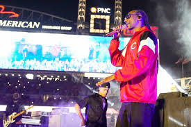 Snoop Dogg performs at Great American Ball Park in Cincinnati photos