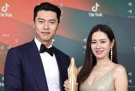 Sweet moments of hyun bin and son ye jin during the 54th baeksang arts awards 2020 from the red carpet to receiving their awards on stage, to their secret. How Hyun Bin Helps Son Ye Jin Overcome Difficult Situations While Working Together Entertainment