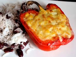 Une Jolie Recette Facile A Cuisiner De Poivrons Farcis Au Mais Qui Nous Vient D Uruguay Une Farce Cremeuse Et Plu Poivrons Farcis Recette Recettes Peruviennes