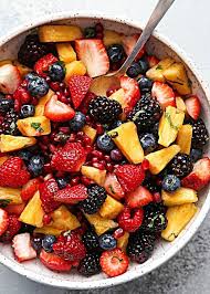 Dieser Einfache Aber Spektakulare Obstsalat Mit Frischen Beeren Ananas Und Granatapfel Ist Gesunder Obstsalat Tropischer Fruchtsalat Gesunde Fruchte