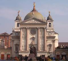 Una de las advocaciones marianas que concita gran devoción entre los católicos es maría auxiliadora: Basilica Of Our Lady Help Of Christians Turin Wikipedia