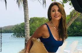 Amparito grisales sigue siendo la reina de la televisión en colombia y faltando pocos años para que la la grisales ha sido la única mujer que ha estado casi 30 veces engalanando las portadas de. Amparo Grisales Se Quito La Ropa Para Dejar Ver Su Figura Candela