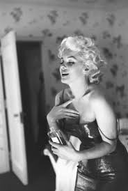 marilyn and n 5 inside chanel marilyn monroe photos marylin monroe chanel no 5