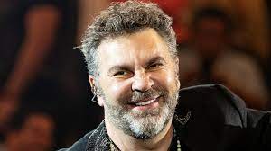 Mijares se equivoca en "Para Amarnos Más" en vivo; "la cagué, la cagué" -  Noticias Vanguardia