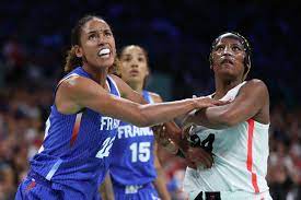 Gabby Williams gets best of fellow ex-Huskies Nurse, Edwards in France