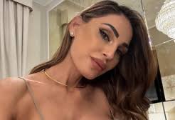 Bimba scrive una lettera alla sua gattina in Paradiso e il postino le  risponde