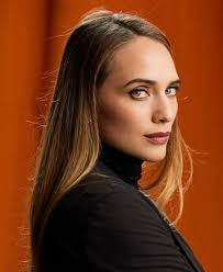 Jane Reel's Instagram, Twitter & Facebook