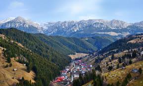 Monumente istorice, aer curat pe varf de munte. Satul Moeciu De Sus Din Comuna Moeciu JudeÈul BraÈov Locuridinromania Ro