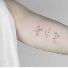 Minimalist Tattoos Are The Ones That Are Reduced To Its Necessary Elements The Aim Of Minimalism Is To Strip Everything D Tattoos Trendy Tattoos Tattoo Styles