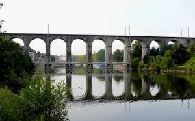 Améliorer la vie de près de 100 000 habitants et faciliter le développement de plus de 6 280 entreprises sont les priorités de la collectivité. Laval Viaduct Laval 1856 Structurae
