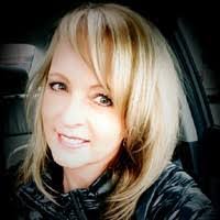 Lynne Reardon's Instagram, Twitter & Facebook