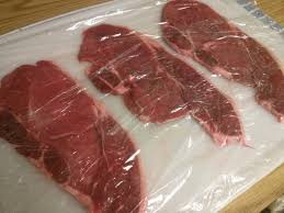 In a shallow dish rub steaks with garlic and oil. Bistec De Palomilla Cuban Palomilla Steak All Kinds Of Recipes