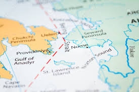 State of alaska whose westernmost point is cape prince of wales.the peninsula projects about 320 kilometers (200 mi) into the bering sea between norton sound, the bering strait, the chukchi sea, and kotzebue sound, just below the arctic circle. Schliessen Sie Oben Von Einer Weltkarte Mit Einem Abschnitt Von Alaska Die Nach Russland Heraus Zeigt Lizenzfreie Fotos Bilder Und Stock Fotografie Image 90531167