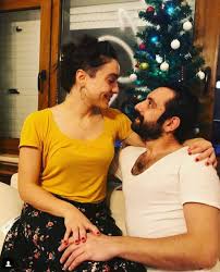 Masumlar apartmanı dizisinde gülben karakterini canlandıran merve dizdar'ın eşi kendisini gibi oyuncu çıktı. Oyuncu Merve Dizdar Ile Gurhan Altundasar Nisanlandi Magazin Haberleri Sipsak Haberleri