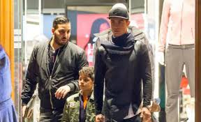 Kisah cinta ronaldo dengan georgina rodriguez juga sudah melahirkan seorang anak bernama alana martina. Ronaldo Goes Handbag Shopping For Girlfriend Georgina Rodriguez With Son Cristiano Jr