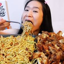 Merry Christmas everyone! It's time for Burger King!! Double Cheeseburgers,  Long Chicken Sandwich, Chicken Nuggets and Chocolate Pie! What's your  favorite from Burger King? Full video: https://bit.ly/38reqme #mukbang  #burgerking