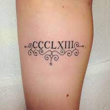 Los números romanos son un clásico dentro de los tatuajes de números, y ofrecen una belleza y elegancia sencillas que no pasa nunca de moda. 36220216 Roman Numeral Tattoos Ideias De Tatuagens Tatuagens Numeral Romano Tinta Para Tatuagem