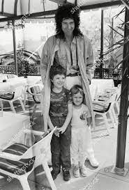 Brian may he is an english musician, singer, songwriter, record producer and astrophysicist. Pin By Mary Wilkinson On ãƒ–ãƒ©ã‚¤ã‚¢ãƒ³ãƒ¡ã‚¤ Queen Brian May Brian May Queen Band