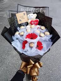 Celupkan adonan ke dalam cokelat masak yang sudah dilelehkan. Cara Nak Buat Coklat Bouquet Dalam Kotak Cute Oven Small Kitchen Red Velvet Cake With Chocolate Ganache Bisa Dibuat Dengan Melelehkan Coklat Dengan Whipped Cream Cair Dan Susu Cair