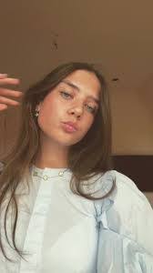 Nicole Deering's Instagram, Twitter & Facebook