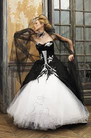 Black And White Ball Gown Wedding Dresses Black And White Wedding Dress In 2020 Wedding Dress Trends Gothic Wedding Dress Wedding Dresses Corset