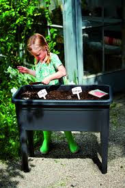 Helping Mummy And Daddy In The Garden Green Basics Grow Table Xxl Elho Com Child Girl Garden Green Raised Garden Beds Raised Garden Garden Beds
