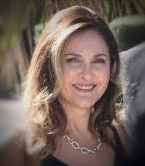 Elena Peck's Instagram, Twitter & Facebook