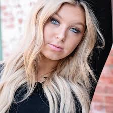 Amanda Topper's Instagram, Twitter & Facebook