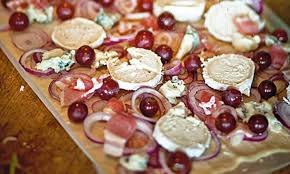 Rezept Fur Flammkuchen Mit Ziegenkase Und Weintrauben