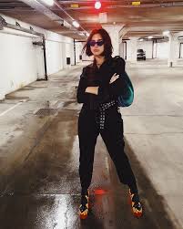 Una de las artistas mas importantes de los ultimos años es sin duda alguna, dua lipa, ya que ademas de conquistar el mundo con su. All Of Dua Lipa S Best Street Style Moments So Far