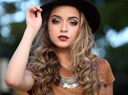 Anna Rita Cerqueira posa estilosa e revela 'outra face': blogueira de moda 