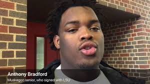 Muskegon OL Anthony Bradford signs with LSU
