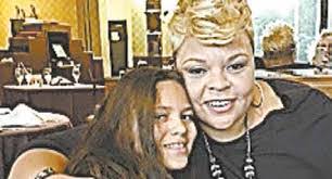 Lori Ragette's Instagram, Twitter & Facebook