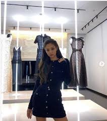 Mungkin bagi kalian orang awam yang bahkan sangat jarang berolahraga, diet ala jennie ini terbilang ekstrim. Gaya Jennie Blackpink Pakai Double Denim Kamu Kasih Skor Berapa