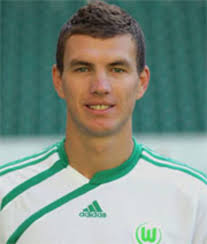 Check out his latest detailed stats including goals, assists, strengths & weaknesses and match ratings. Edin Dzeko Fairplayer Des Spieltags Bundesliga Kicker