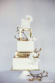 Gold Separator Rows On Square Wedding Cake Separator Square Wedding Cake Dec Gateaux De Mariage Uniques Gateau De Mariage Moderne Beaux Gateaux De Mariage