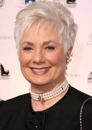 Esplorate i migliori tagli di capelli e acconciature per le donne 40, 50, 60 e 70+:. Pin Su Capelli Corti