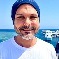 GUE divers Richard Lundgren, Jesper Kjøller and Jarrod Jablonski decided to  perform an experiment at depth in a chamber to determine what happens to  the setpoint if the JJ-CCR handset fails during