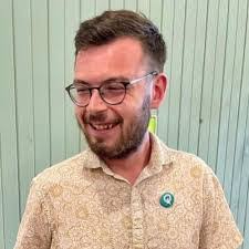 Diana Charette's Instagram, Twitter & Facebook